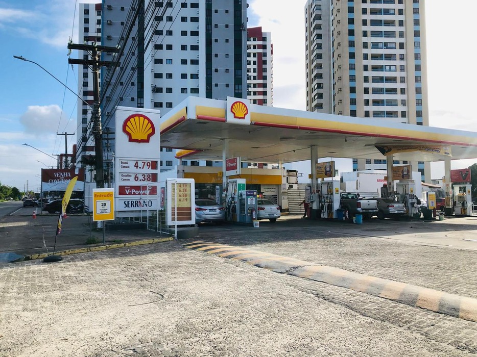 Posto Serrano 8 na avenida Adélia Franco